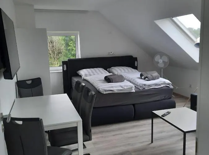 Ferienwohnung Apartment - Free Parking - Wifi - Kitchen