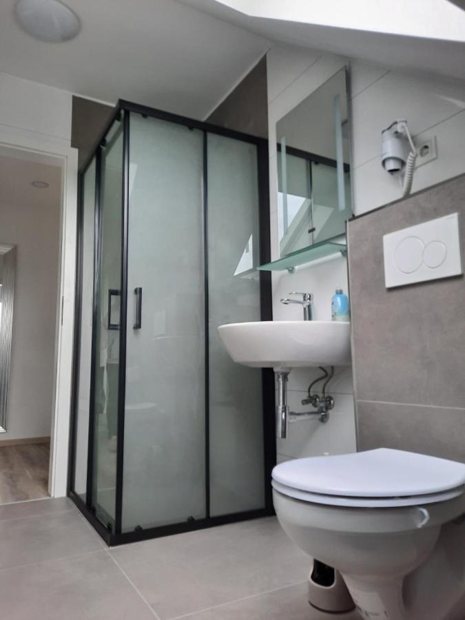 - Free Parking - Wifi - Kitchen Apartment Essen